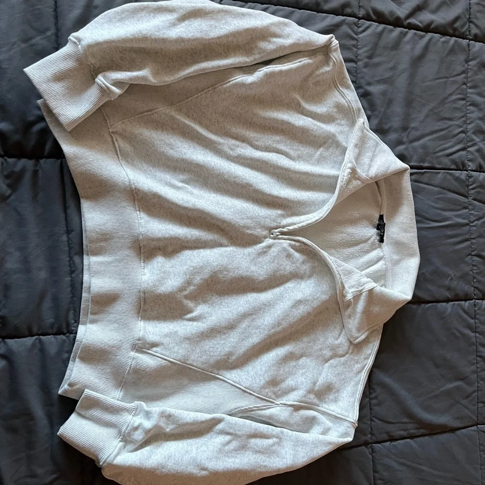 Papermoon Light Gray Women's Sweater crop M - Picture 1 of 4